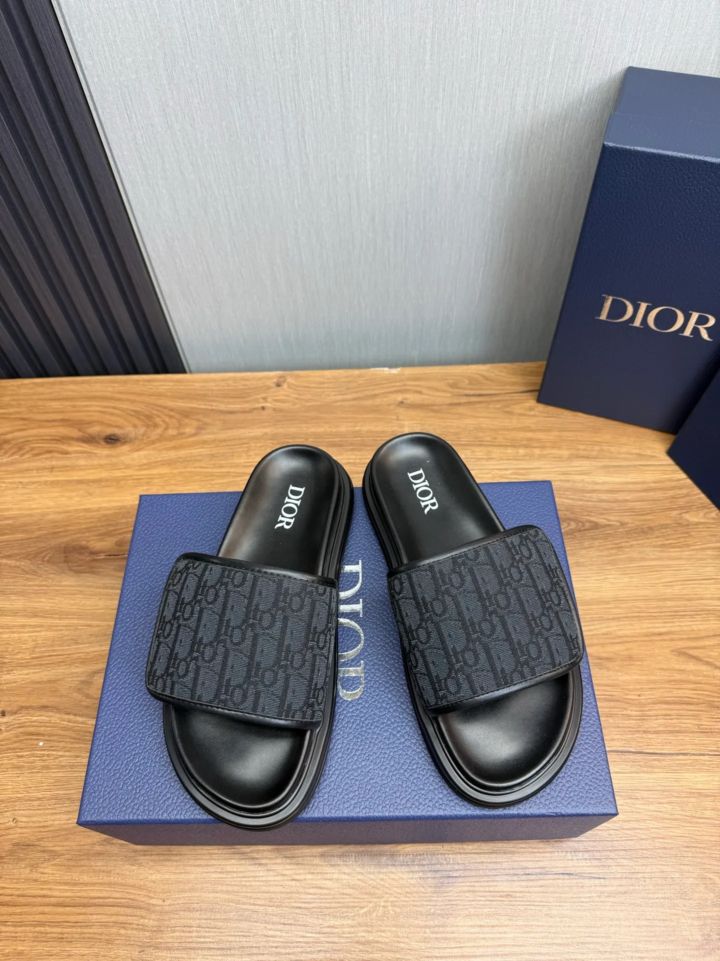 Men's shoes 💰280💰 Dior. Men's slippers 🩴Official website 1:1 production 38-45 yards 45 46 🉑️Customized original material shipped✅